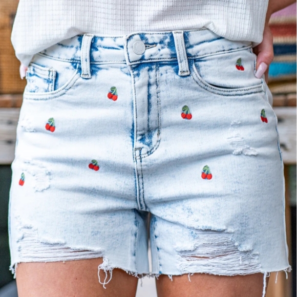 Judy Blue Cherry Shorts 1x Distressed Washed Jean Shorts - Picture 1 of 2